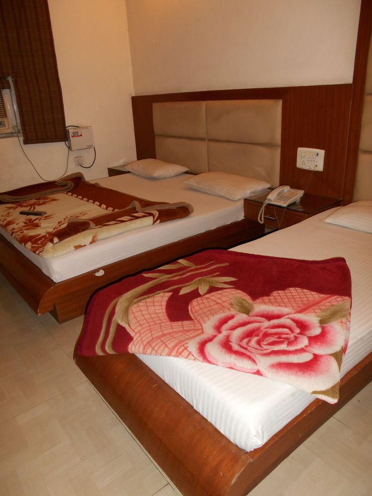 Hotel Pearl Plaza New Delhi Ngoại thất bức ảnh