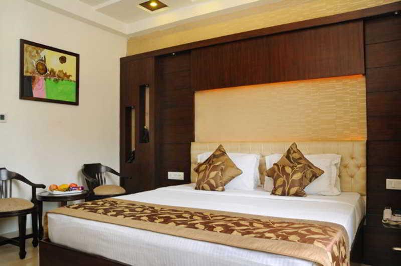 Hotel Pearl Plaza New Delhi Ngoại thất bức ảnh